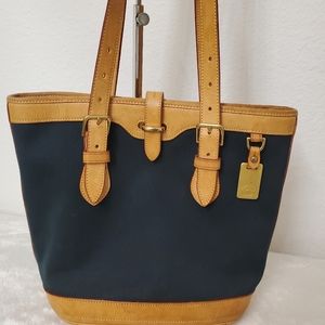 Dooney & Bourke bag
